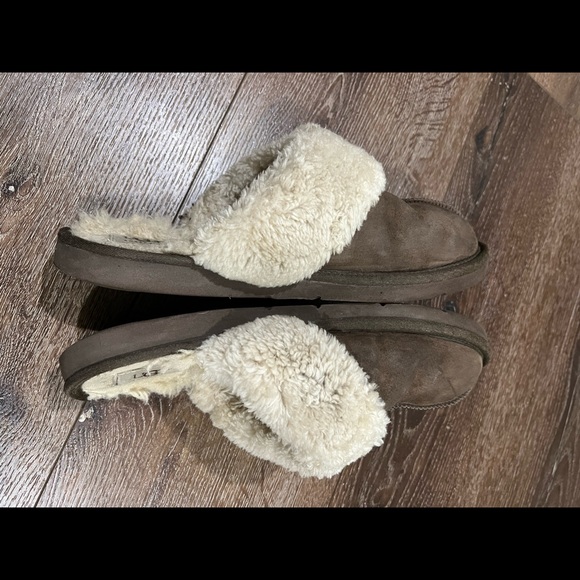 Ugg mules slipper size 11 - Picture 10 of 10